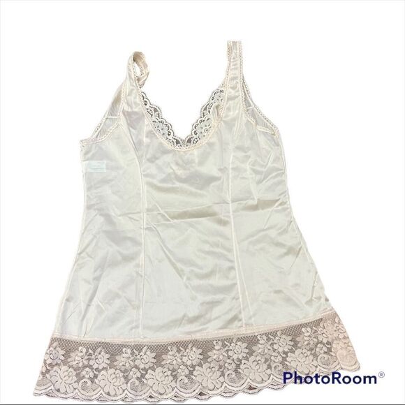 Vassarette lingerie top  - Picture 1 of 9